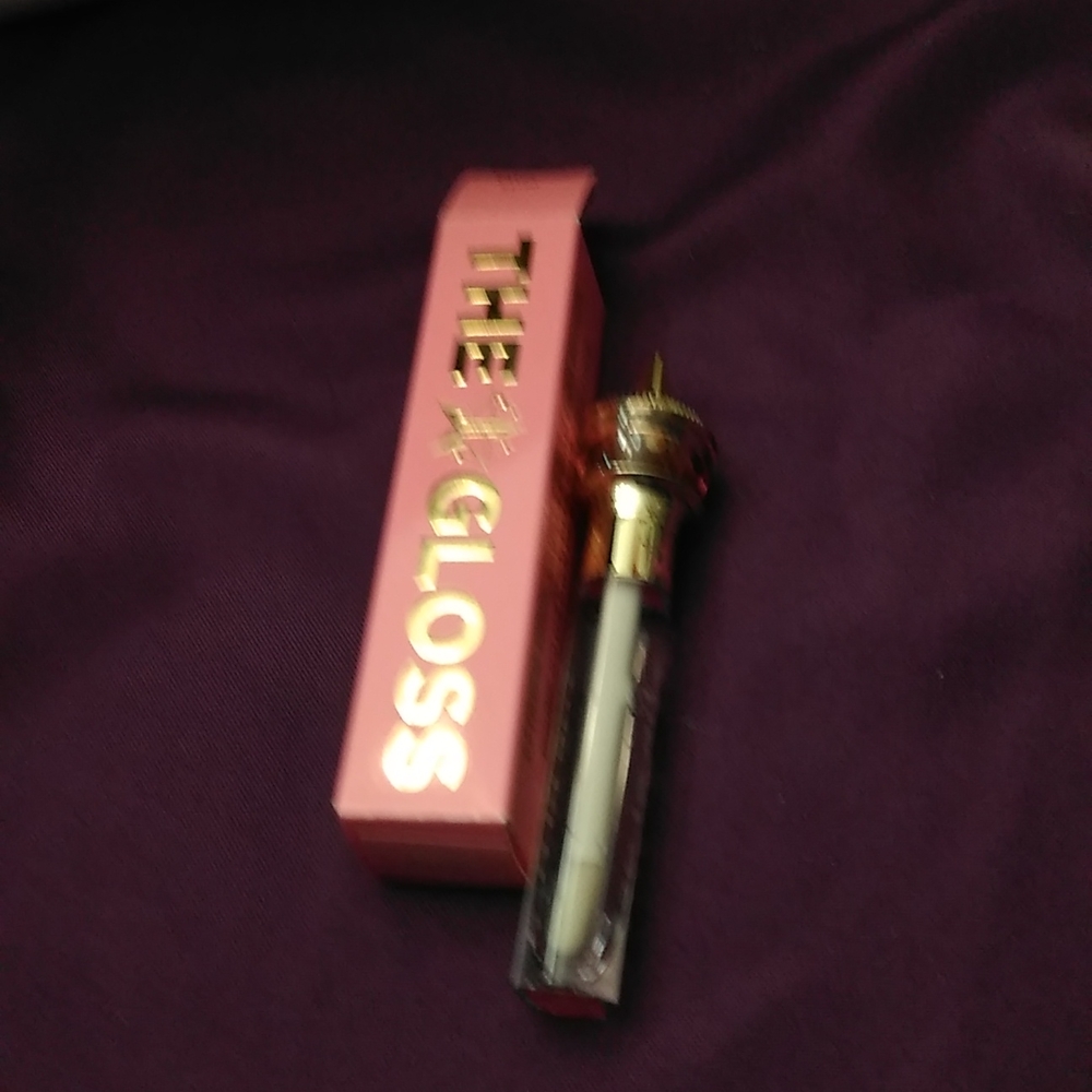 Jeffree Star the gloss color let me be perfectly clear